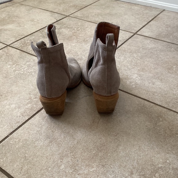 Great short boot for Spring and Fall. Greyish , brown suede. Great condition. - Picture 3 of 6